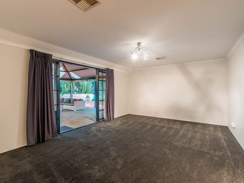528 Russell Road, Wattleup WA 6166