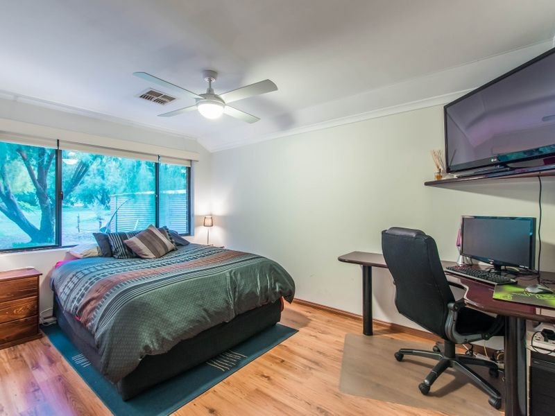 528 Russell Road, Wattleup WA 6166
