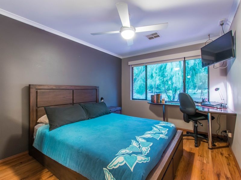 528 Russell Road, Wattleup WA 6166