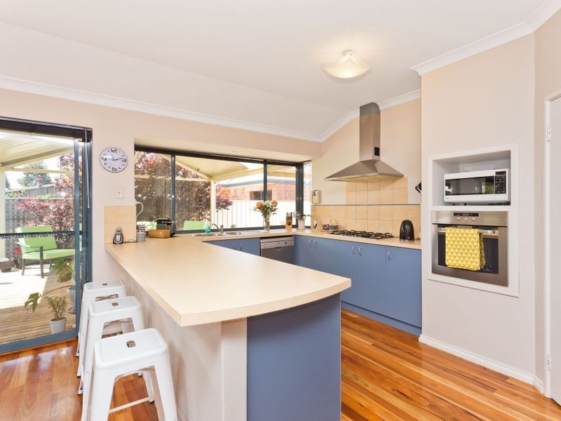 4 Barcoo Bend, Hammond Park WA 6164