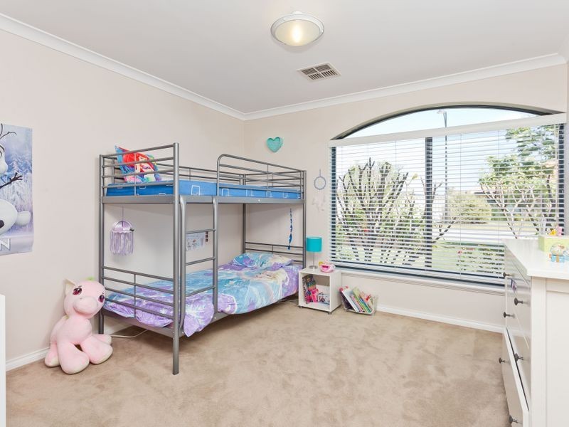 4 Barcoo Bend, Hammond Park WA 6164