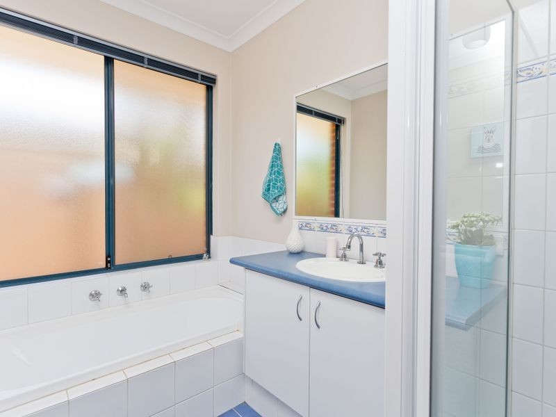 4 Barcoo Bend, Hammond Park WA 6164