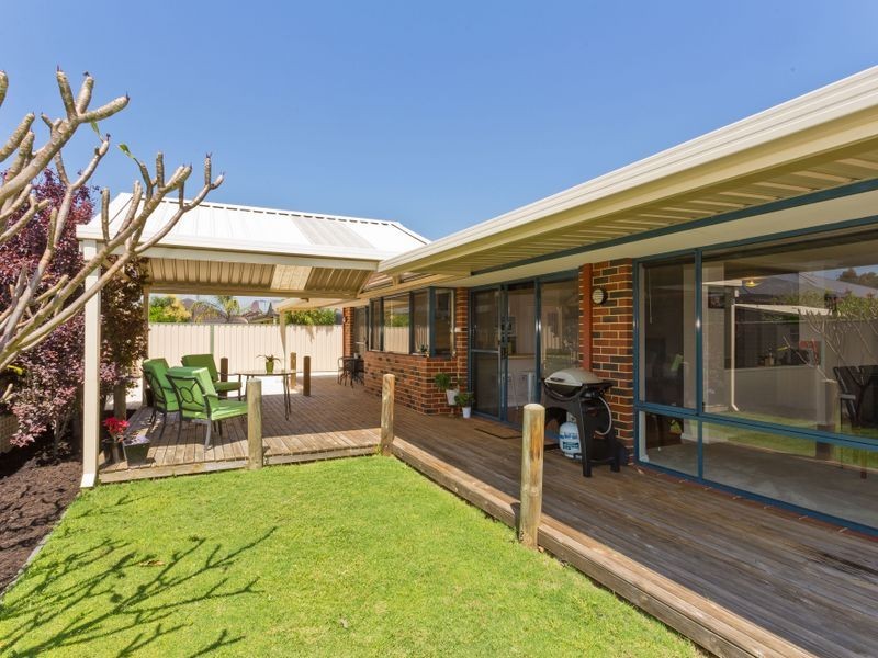 4 Barcoo Bend, Hammond Park WA 6164