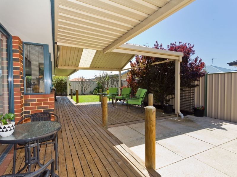 4 Barcoo Bend, Hammond Park WA 6164