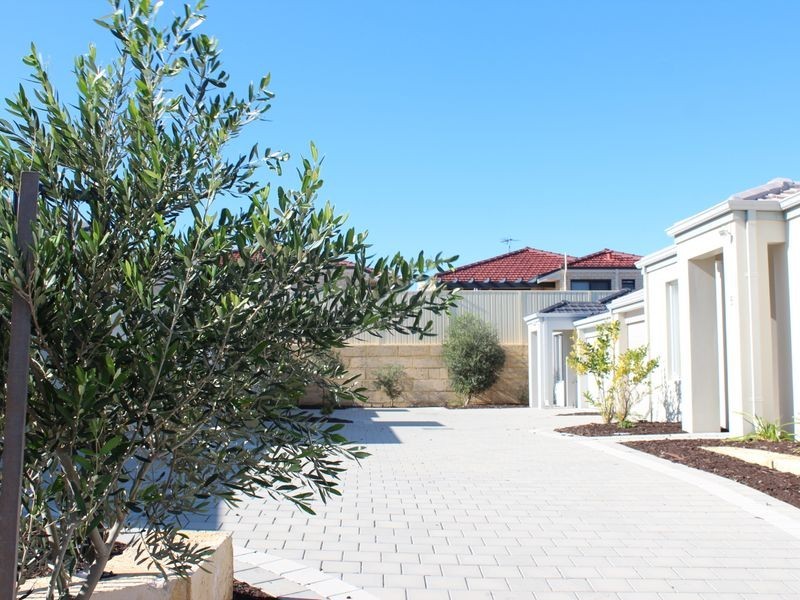 4/2 Positano Crescent, Yangebup WA 6164