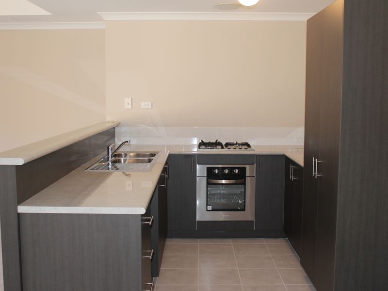 4/2 Positano Crescent, Yangebup WA 6164