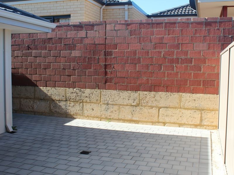 4/2 Positano Crescent, Yangebup WA 6164