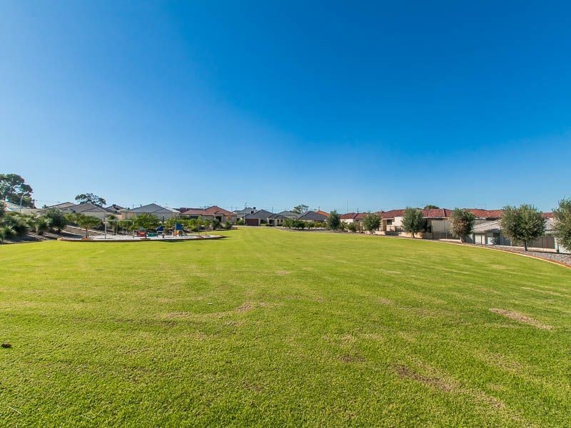 4/2 Positano Crescent, Yangebup WA 6164