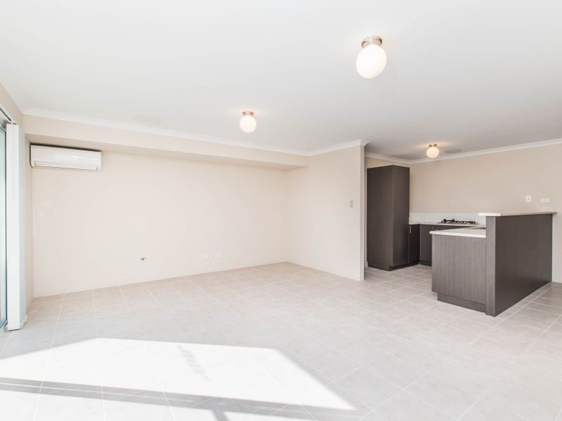 1/2 Positano Crescent, Yangebup WA 6164