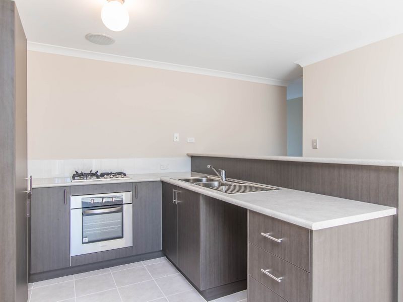 1/2 Positano Crescent, Yangebup WA 6164