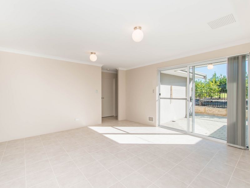 1/2 Positano Crescent, Yangebup WA 6164
