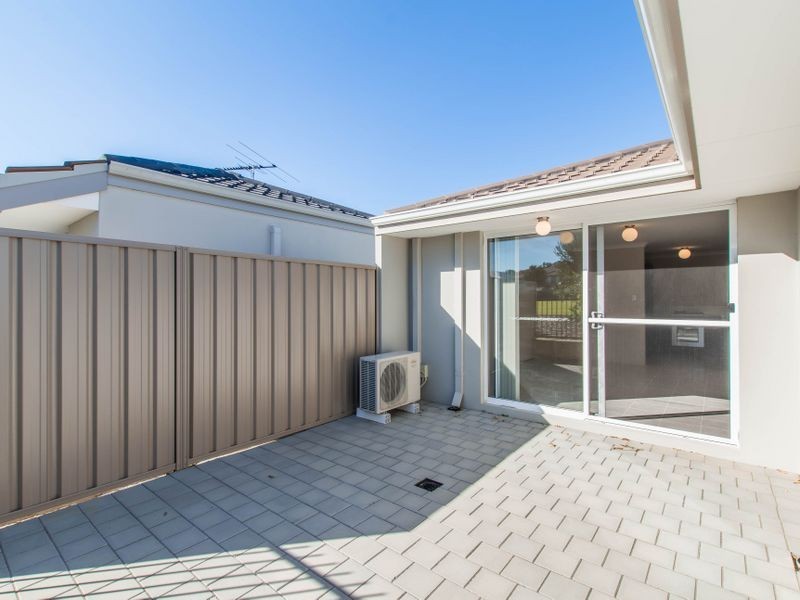 1/2 Positano Crescent, Yangebup WA 6164