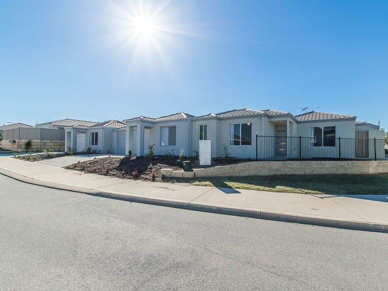 1/2 Positano Crescent, Yangebup WA 6164