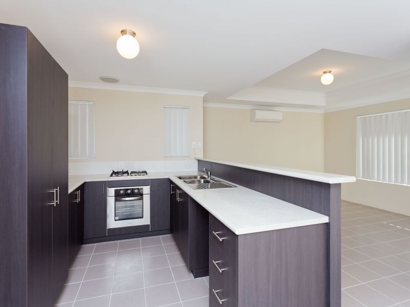3/2 Positano Crescent, Yangebup WA 6164