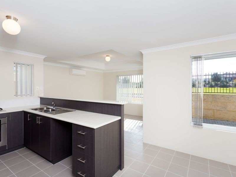 3/2 Positano Crescent, Yangebup WA 6164