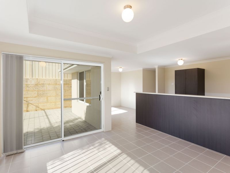 3/2 Positano Crescent, Yangebup WA 6164