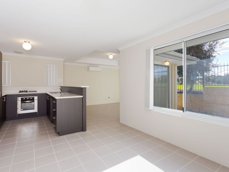 3/2 Positano Crescent, Yangebup WA 6164