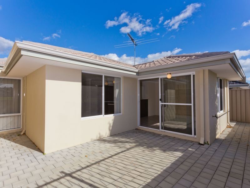 3/2 Positano Crescent, Yangebup WA 6164