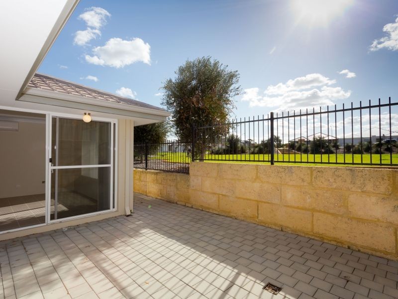 3/2 Positano Crescent, Yangebup WA 6164