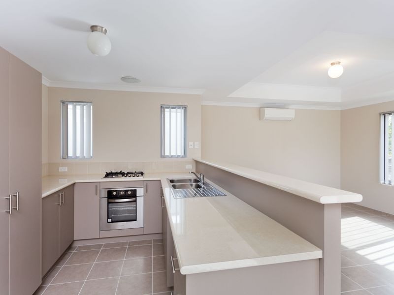 2/2 Positano Crescent, Yangebup WA 6164