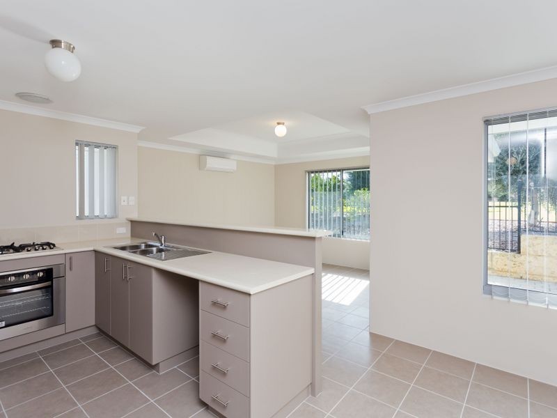 2/2 Positano Crescent, Yangebup WA 6164