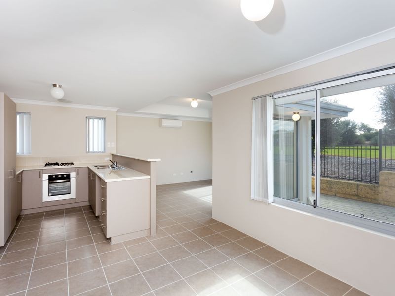 2/2 Positano Crescent, Yangebup WA 6164