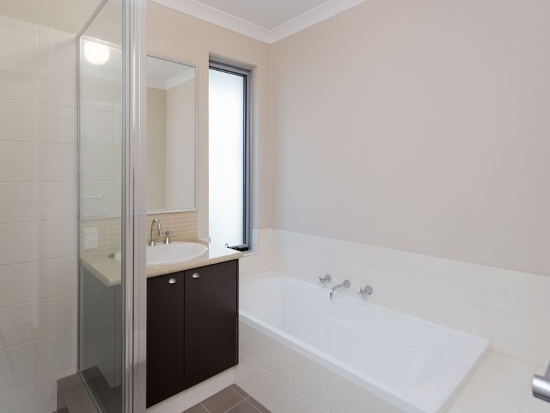 2/2 Positano Crescent, Yangebup WA 6164