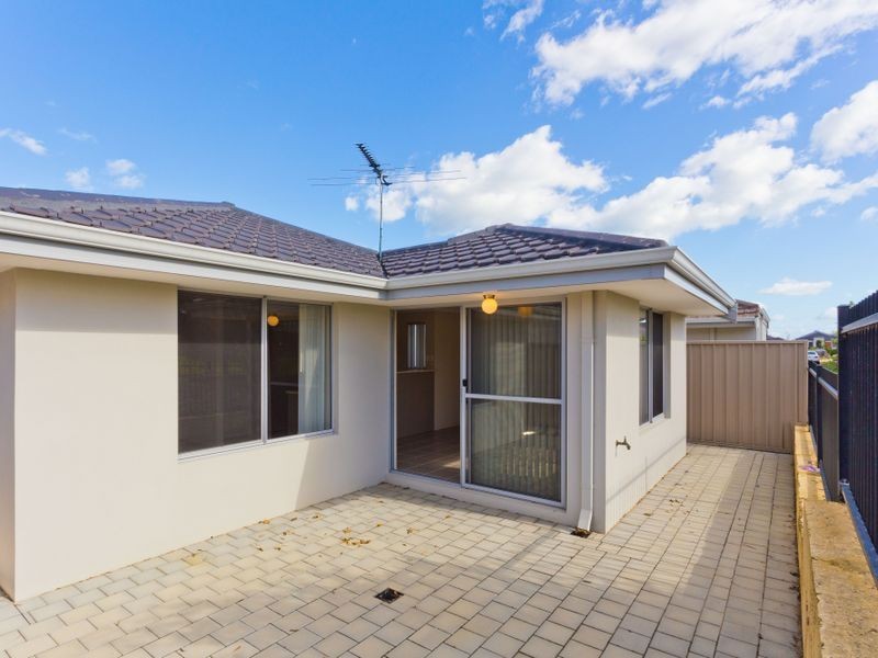 2/2 Positano Crescent, Yangebup WA 6164
