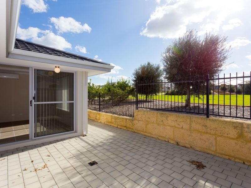 2/2 Positano Crescent, Yangebup WA 6164