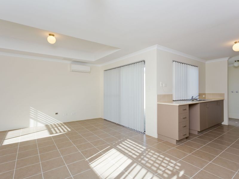 7/2 Positano Crescent, Yangebup WA 6164