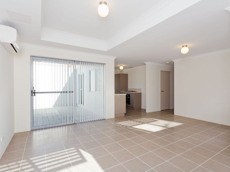 7/2 Positano Crescent, Yangebup WA 6164