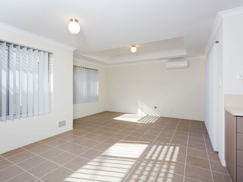 7/2 Positano Crescent, Yangebup WA 6164