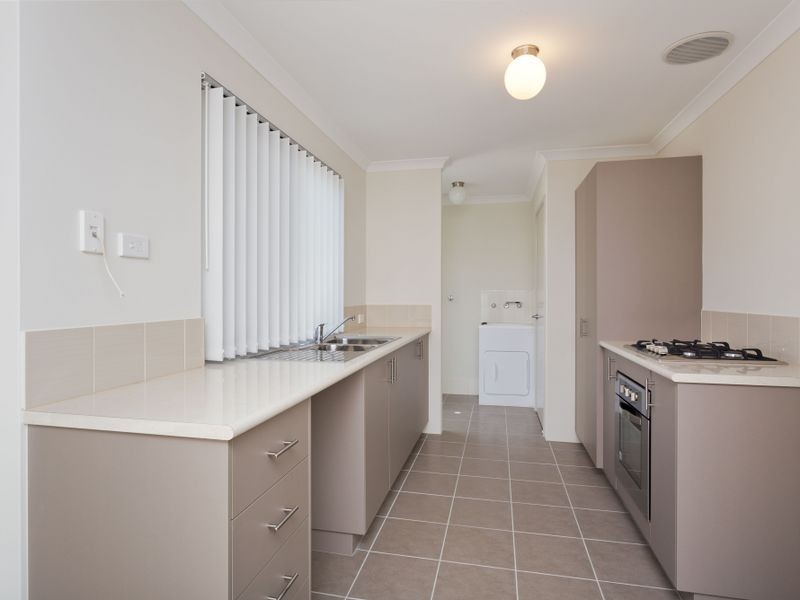 7/2 Positano Crescent, Yangebup WA 6164