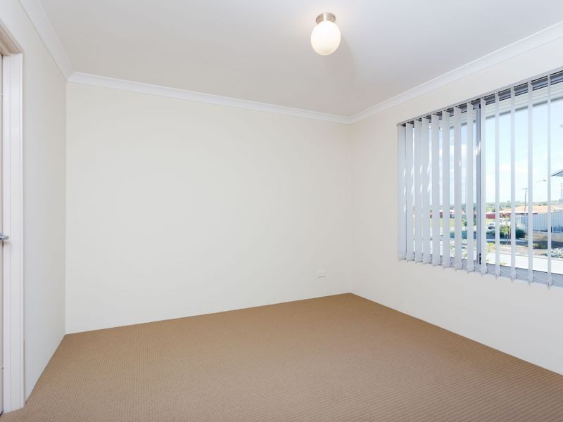 7/2 Positano Crescent, Yangebup WA 6164
