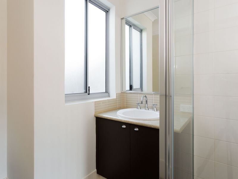 7/2 Positano Crescent, Yangebup WA 6164