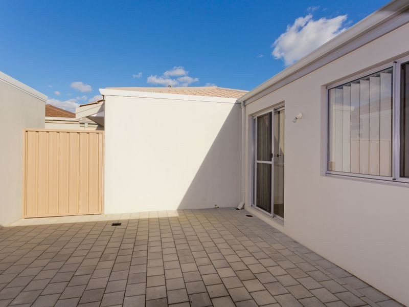 7/2 Positano Crescent, Yangebup WA 6164