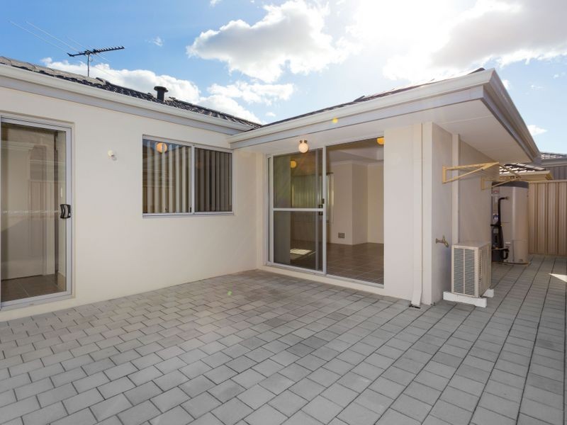 7/2 Positano Crescent, Yangebup WA 6164