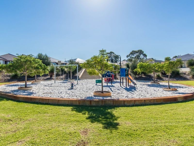 7/2 Positano Crescent, Yangebup WA 6164
