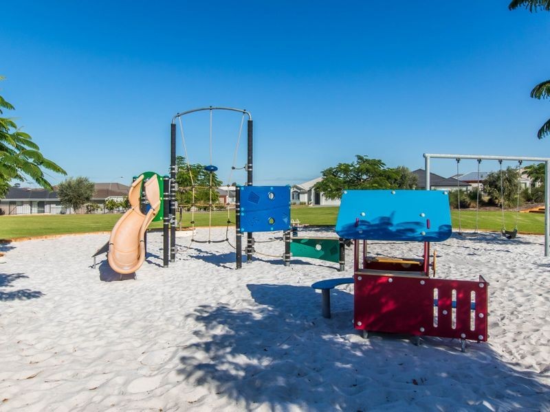 7/2 Positano Crescent, Yangebup WA 6164