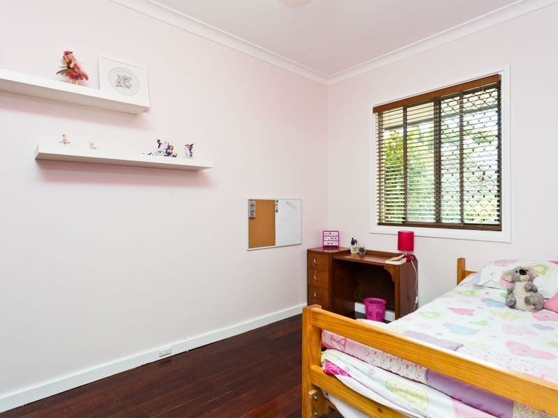 27 Arthur Road, Hamilton Hill WA 6163