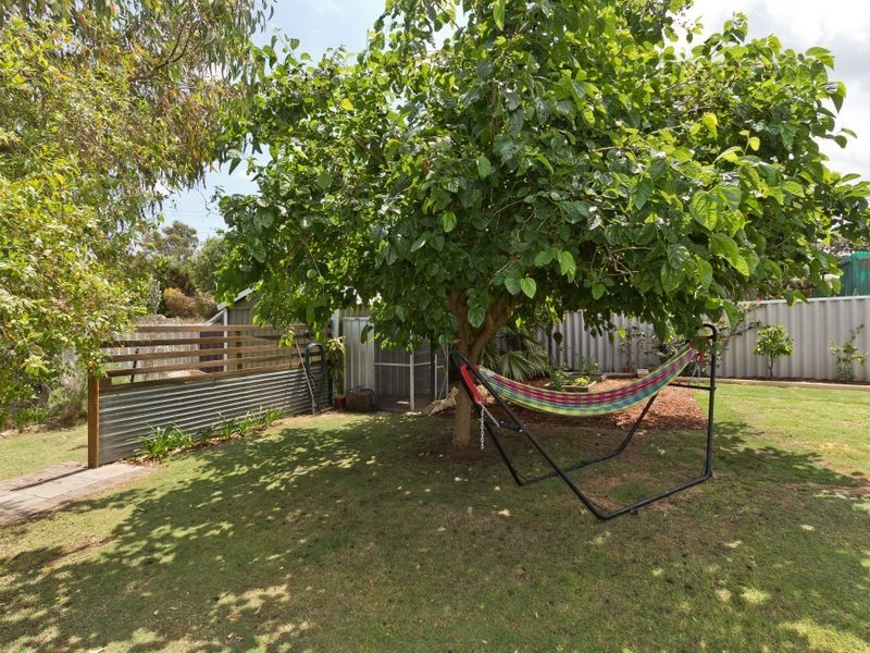 27 Arthur Road, Hamilton Hill WA 6163