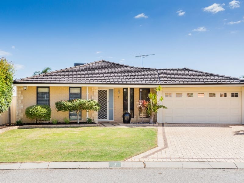 7 Jenniphur Court, Atwell WA 6164