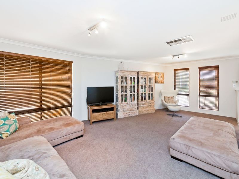 7 Jenniphur Court, Atwell WA 6164