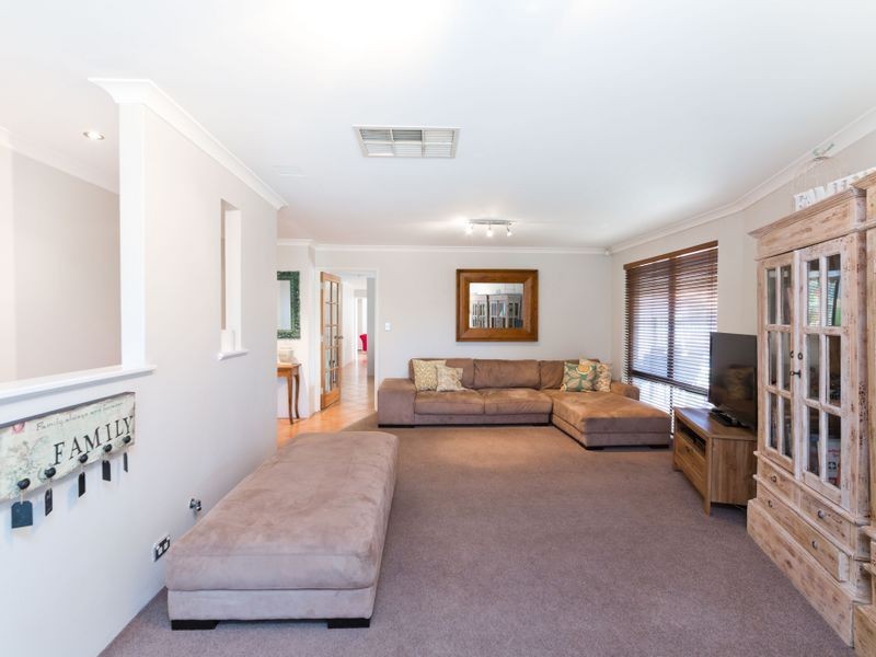 7 Jenniphur Court, Atwell WA 6164