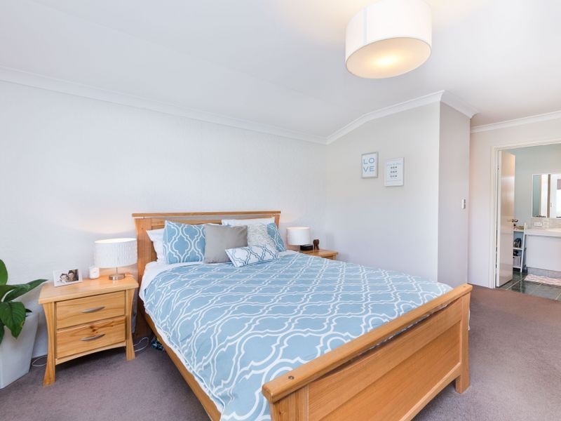 7 Jenniphur Court, Atwell WA 6164