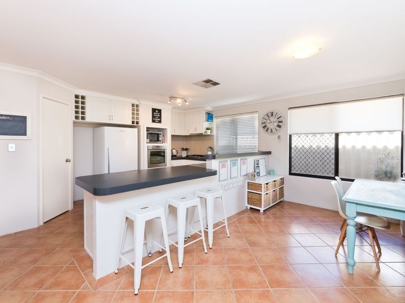 7 Jenniphur Court, Atwell WA 6164