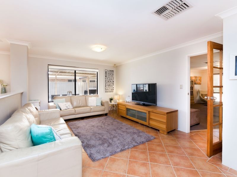 7 Jenniphur Court, Atwell WA 6164