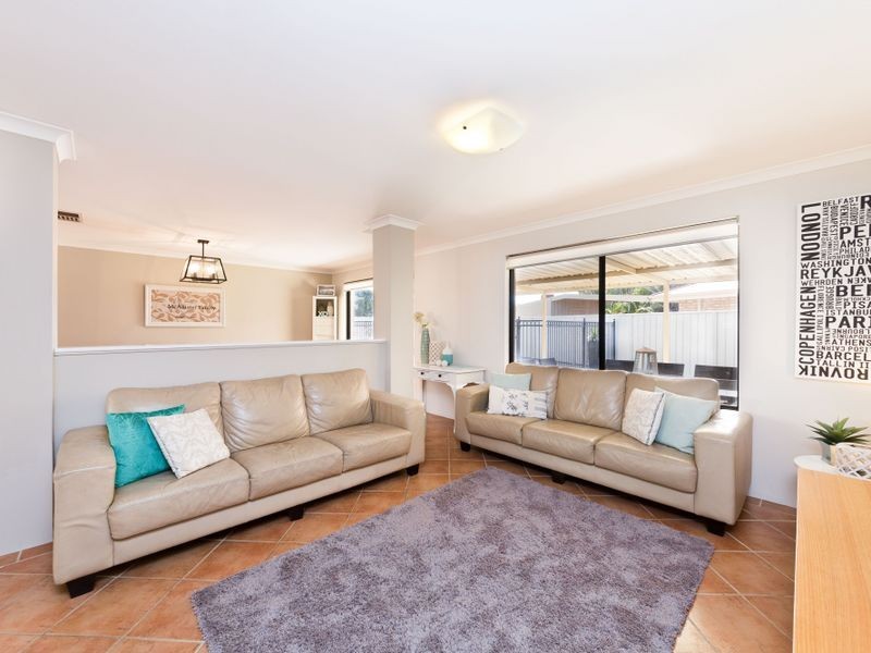 7 Jenniphur Court, Atwell WA 6164