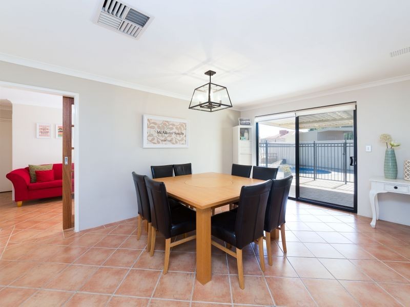 7 Jenniphur Court, Atwell WA 6164