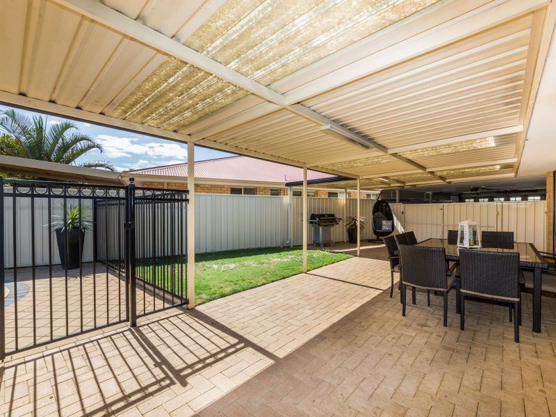 7 Jenniphur Court, Atwell WA 6164